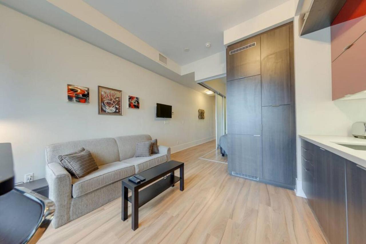 1 Bedroom Furnished Condo With Balcony Across Cn Tower Toronto Exterior foto