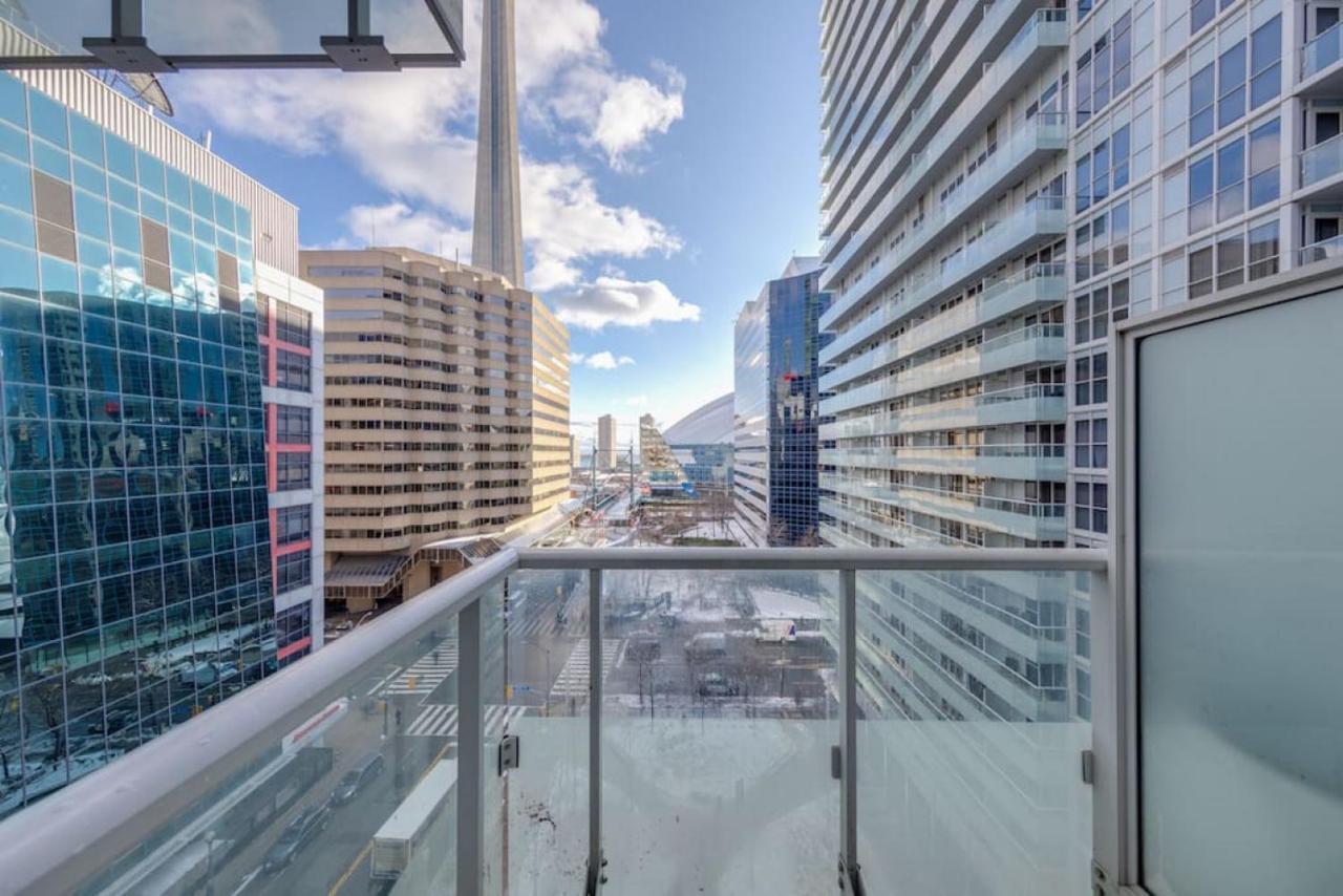 1 Bedroom Furnished Condo With Balcony Across Cn Tower Toronto Exterior foto