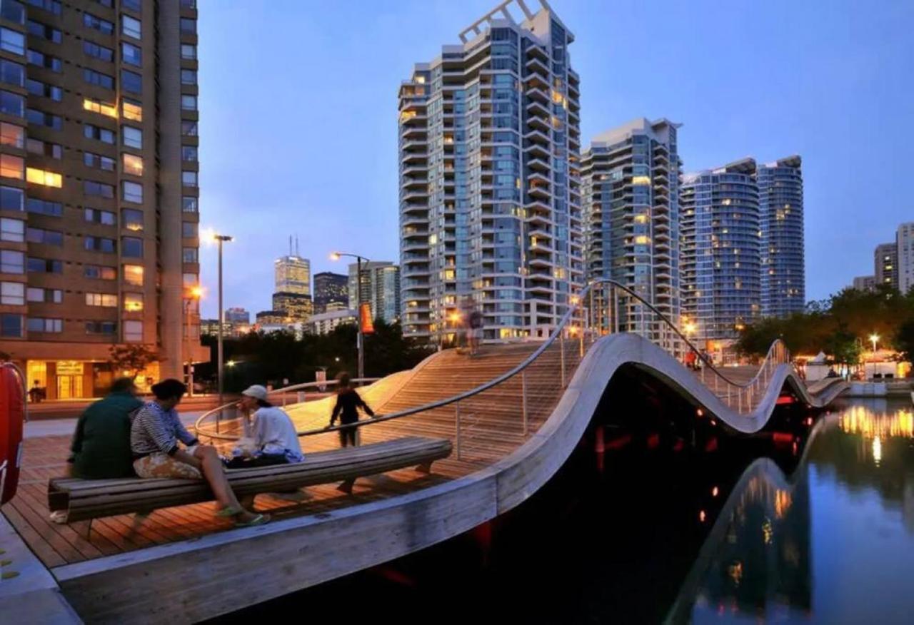 1 Bedroom Furnished Condo With Balcony Across Cn Tower Toronto Exterior foto