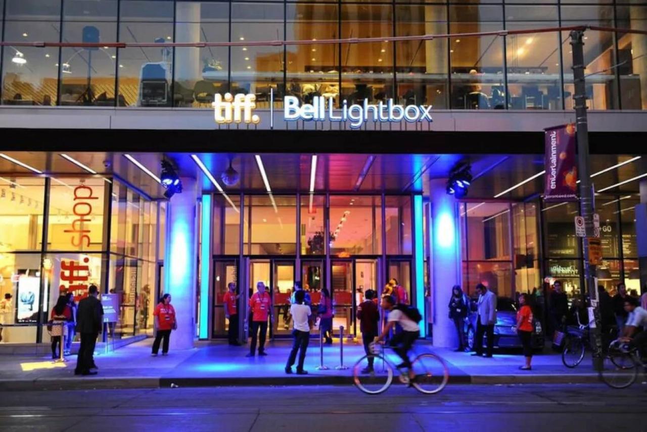 1 Bedroom Furnished Condo With Balcony Across Cn Tower Toronto Exterior foto